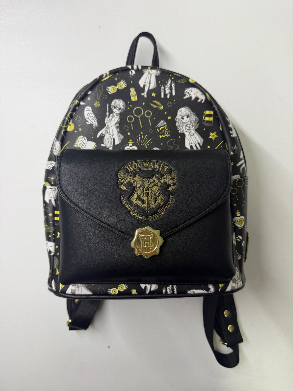 Loungefly Harry Potter Magical Elements Mini Backpack Hogwarts Black Gold